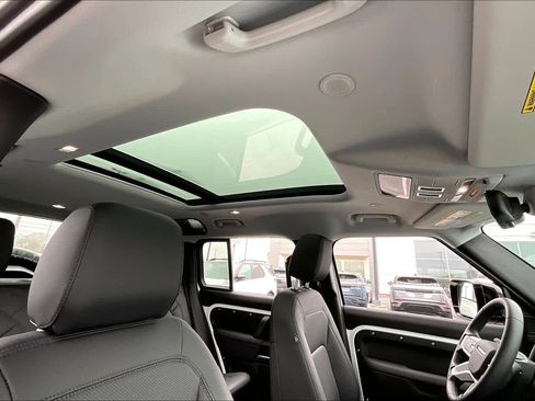 Used 2025 Land Rover Defender 110 S image 25