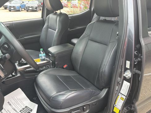 Used 2023 Toyota Tacoma Limited image 14