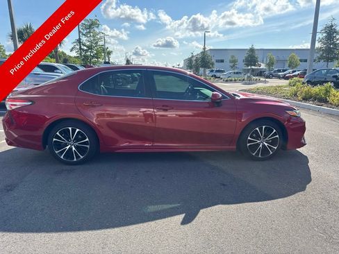 Used 2020 Toyota Camry SE FWD image 5