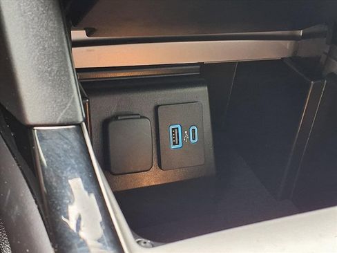 Used 2024 Ford Explorer ST-Line w/ Class IV Trailer Tow Package image 16