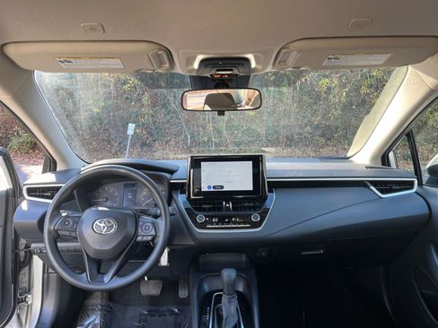Used 2025 Toyota Corolla LE image 27