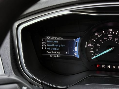 Used 2020 Ford Fusion SE FWD image 29
