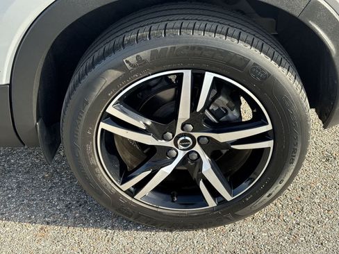 Used 2023 Volvo XC40 B4 Core w/ Convenience Package FWD image 20