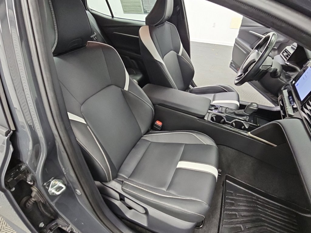Used 2025 Toyota Camry SE FWD image 40