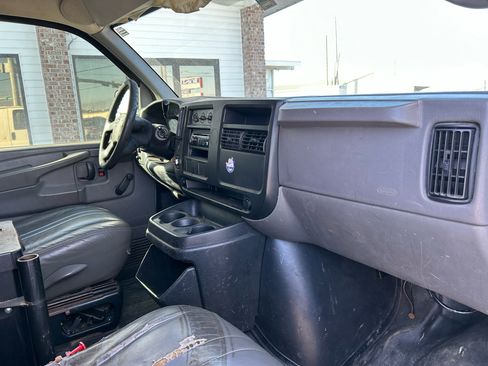 Used 2005 Chevrolet Express 1500 image 21