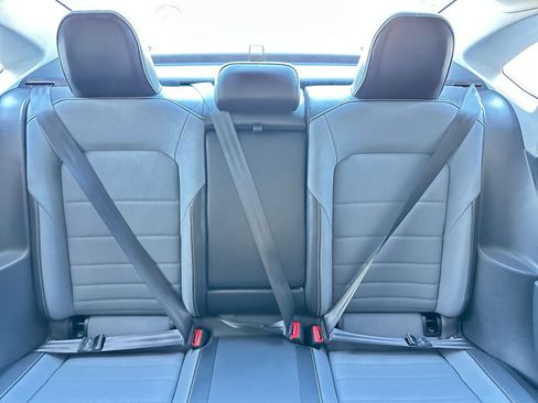 Used 2025 Volkswagen Jetta SE image 38