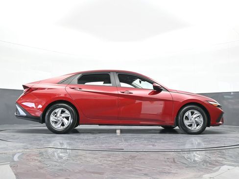 Used 2024 Hyundai Elantra SE image 54