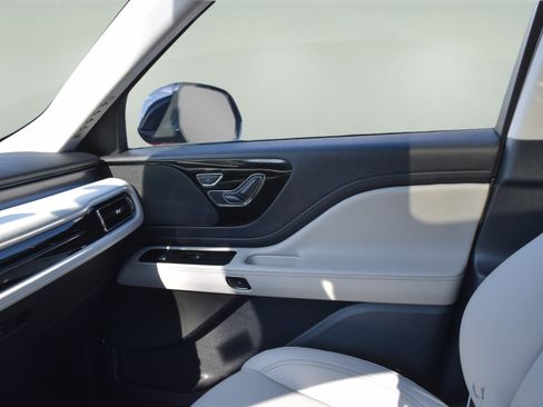 Used 2025 Lincoln Aviator AWD image 18