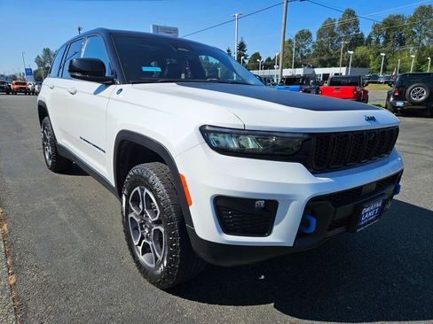 Used 2024 Jeep Grand Cherokee Trailhawk image 7