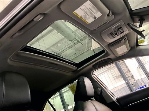 Used 2019 Toyota Camry SE w/ Carpet Mat Package image 14