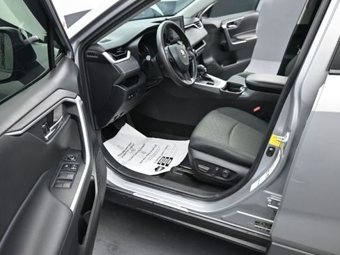 Used 2021 Toyota RAV4 XLE image 15
