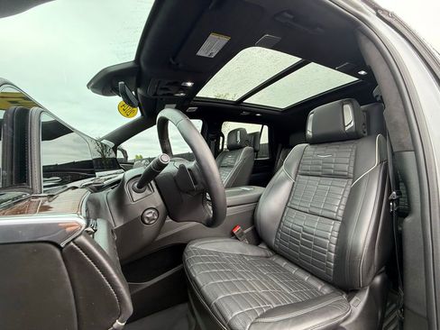 Used 2024 Cadillac Escalade Sport Platinum w/ LPO, ONYX Package AWD/4WD image 30