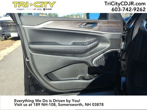 New 2025 Jeep Grand Cherokee Limited image 10