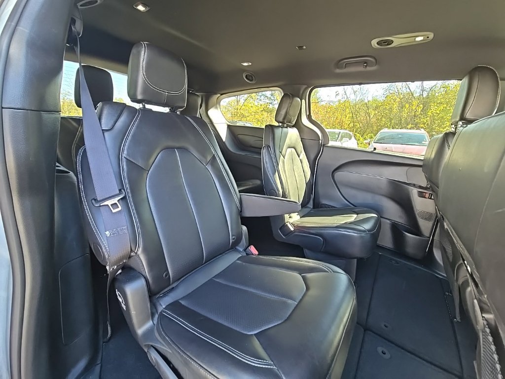 Used 2025 Chrysler Pacifica Select FWD image 22