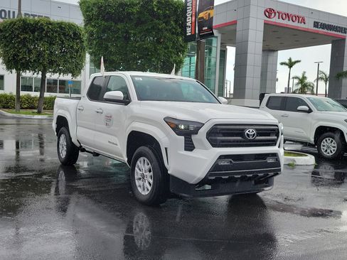 Certified 2025 Toyota Tacoma SR5 image 2
