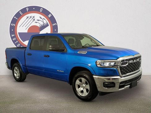 Used 2025 RAM 1500 Big Horn AWD/4WD image 2