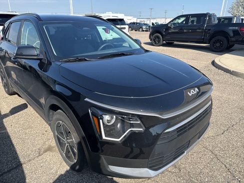 Used 2023 Kia Niro EX image 27