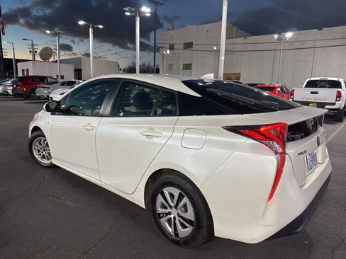 Used 2016 Toyota Prius Three image 10