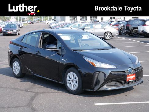 Used 2021 Toyota Prius LE FWD image 1