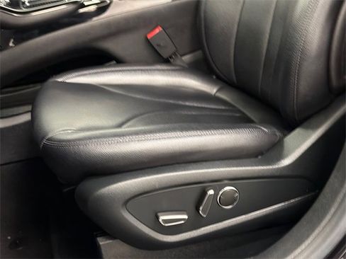 Used 2022 Lincoln Nautilus FWD w/ Premium Package image 16