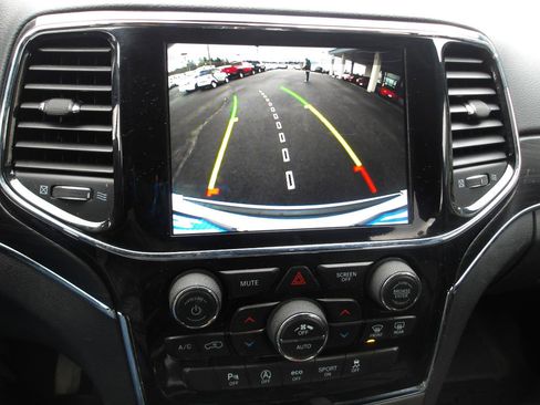 Used 2019 Jeep Grand Cherokee Limited image 19