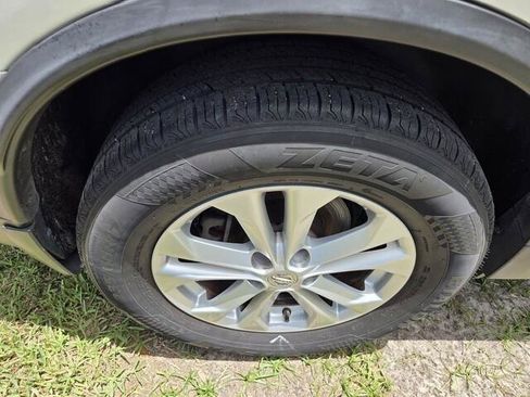 Used 2015 Nissan Rogue SV FWD image 13