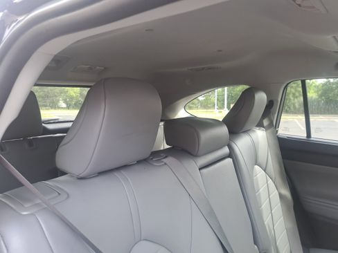Used 2022 Toyota Highlander XLE image 10