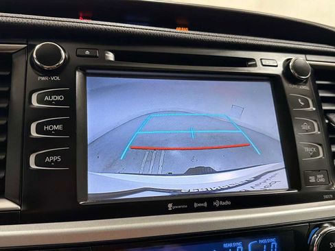 Certified 2017 Toyota Highlander SE image 19