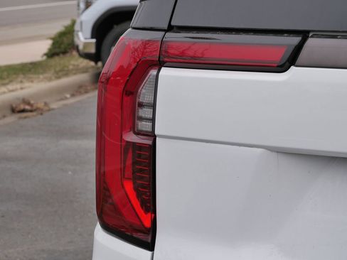 New 2026 GMC Yukon AT4 Ultimate AWD/4WD image 11