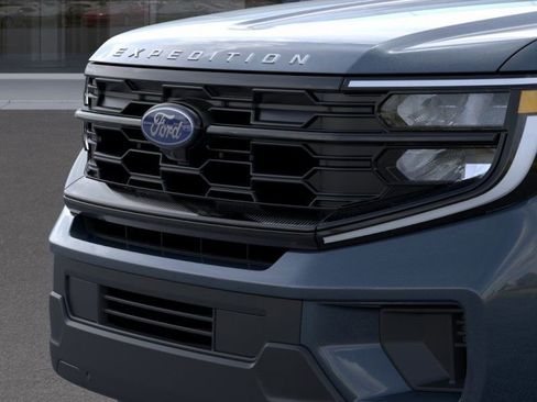 New 2025 Ford Expedition Active image 17