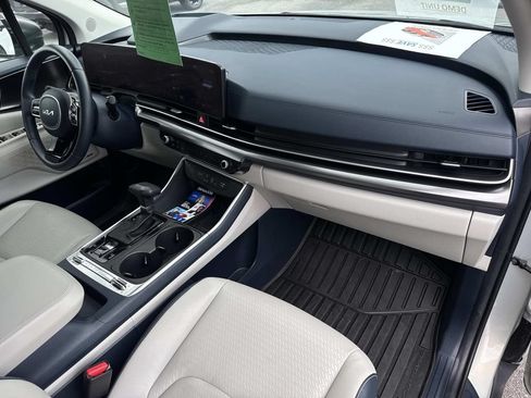 Used 2025 Kia Carnival SX Prestige FWD image 19
