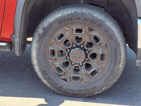 Used 2024 Chevrolet Silverado 2500 LTZ w/ LTZ Convenience Package image 30