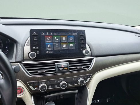 Used 2018 Honda Accord Touring image 17