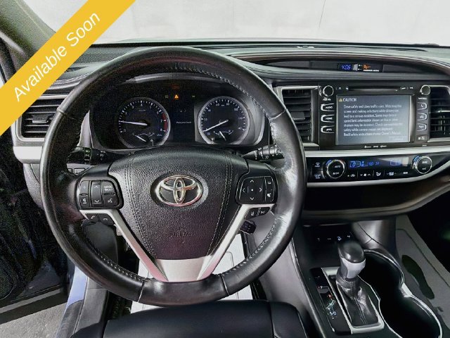 Used 2018 Toyota Highlander XLE AWD/4WD image 11
