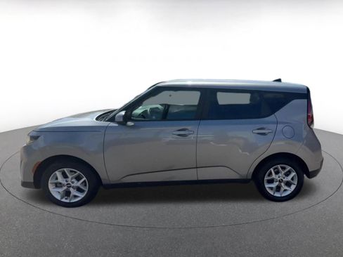 Used 2025 Kia Soul LX w/ LX Technology Package FWD image 9