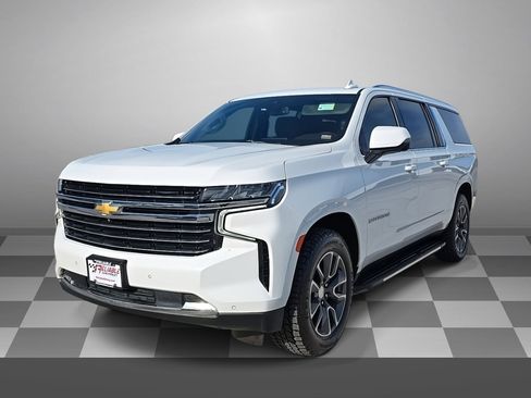 Used 2022 Chevrolet Suburban LT w/ Luxury Package image 3