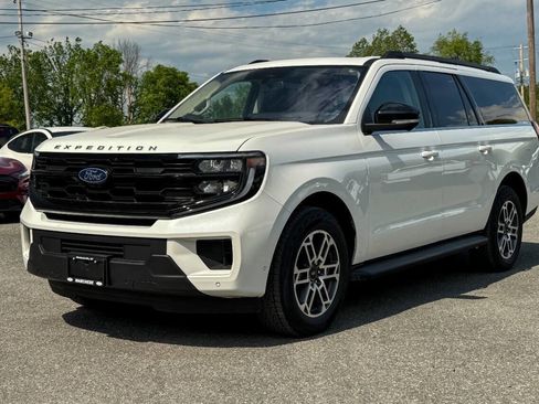 Used 2025 Ford Expedition Max Active AWD/4WD image 7