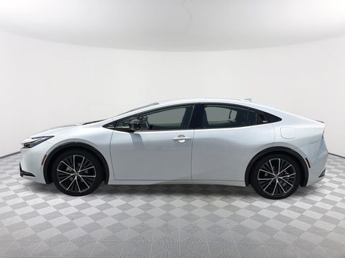 Used 2025 Toyota Prius XLE FWD image 14