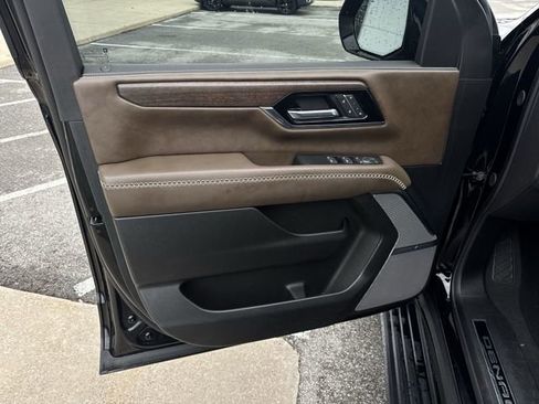 Used 2025 GMC Yukon Denali Ultimate w/ LPO, Floor Liner Package AWD/4WD image 23