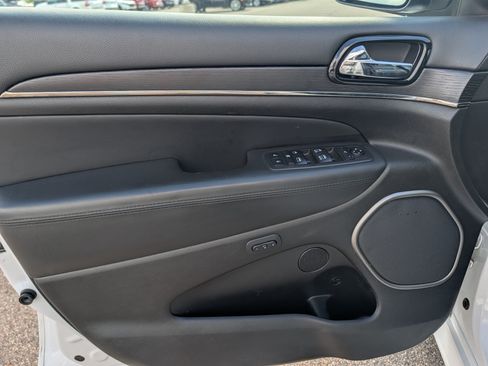 Used 2021 Jeep Grand Cherokee High Altitude AWD/4WD image 24