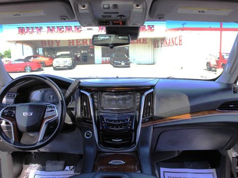 Used 2017 Cadillac Escalade Premium Luxury RWD image 21