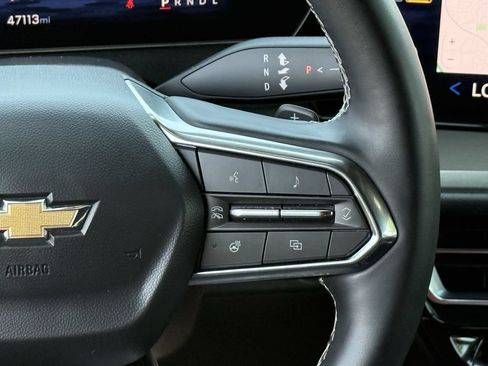 Used 2025 Chevrolet Traverse LT FWD image 14