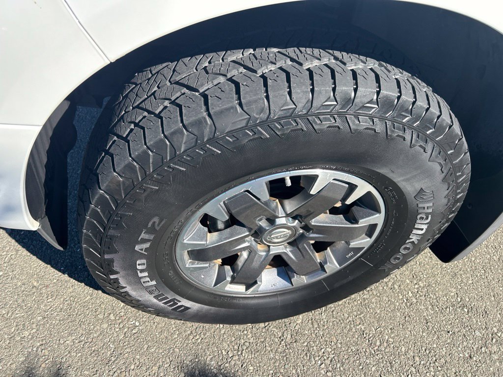 Used 2014 Nissan Frontier PRO-4X w/ Pro-4x Luxury Package AWD/4WD image 11