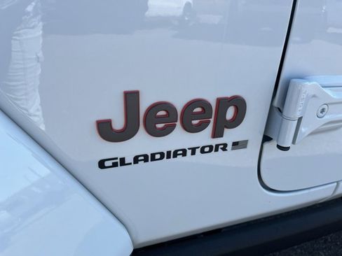 Used 2023 Jeep Gladiator Mojave w/ Cold Weather Group image 11