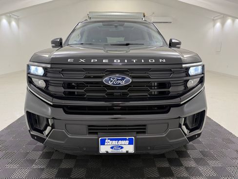 Used 2025 Ford Expedition Active AWD/4WD image 2