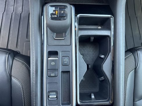 Used 2024 Nissan Pathfinder SL FWD image 33