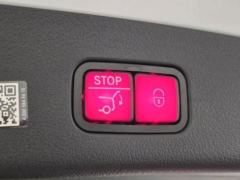 Used 2025 Mercedes-Benz GLC 300 image 9