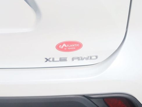 Used 2025 Toyota Highlander XLE AWD/4WD image 32