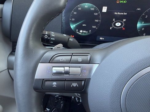 Used 2025 Hyundai Kona Limited FWD image 30