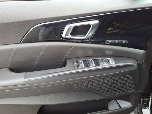 Used 2025 Kia Carnival SX Prestige image 11